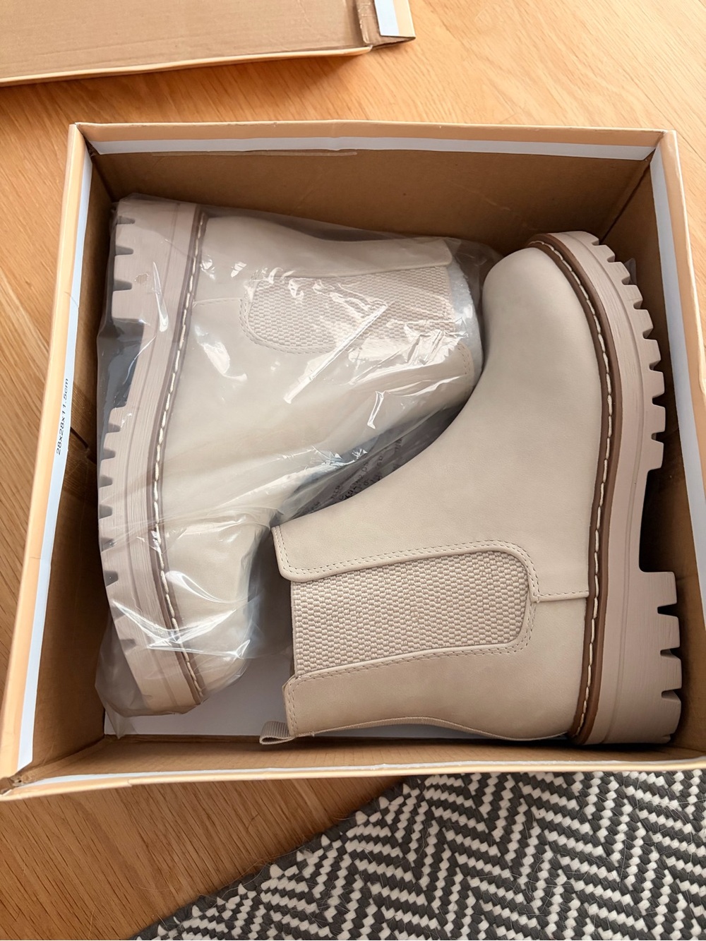 Soda Cream Chelsea Lug Ankle Boots - Picture 6 of 7
